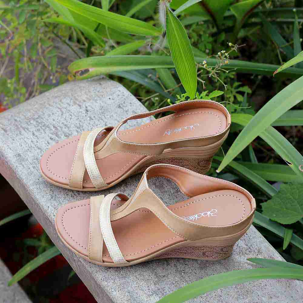 Sandal Wedges Wanita LAG BCL 770