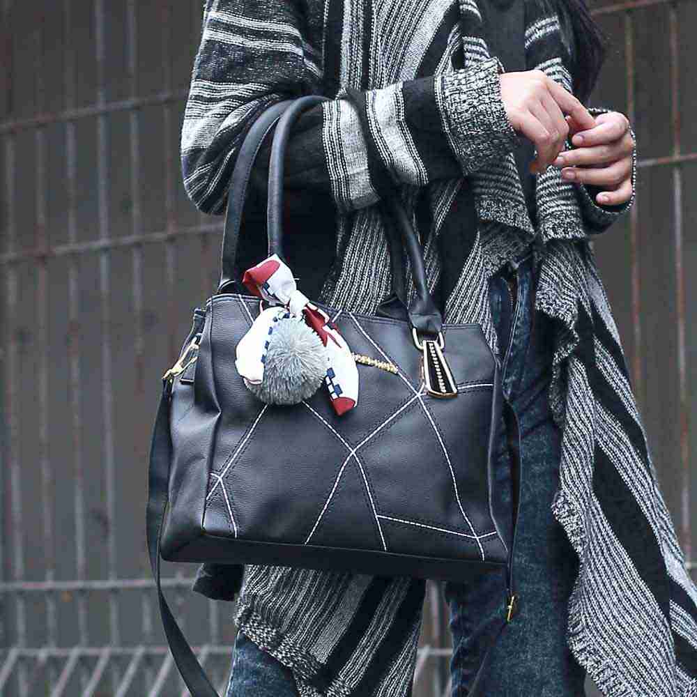 Tas Jinjing Wanita Aurel Black LP 139