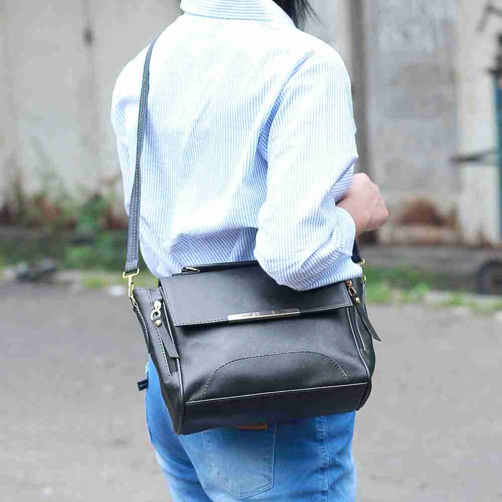 Tas Wanita Amora Black LP 230